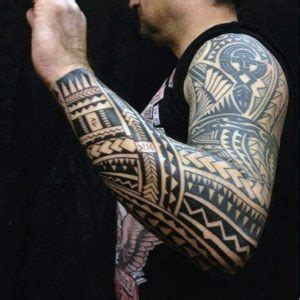 Tatouage tribal : 50 idées et photos sublimes